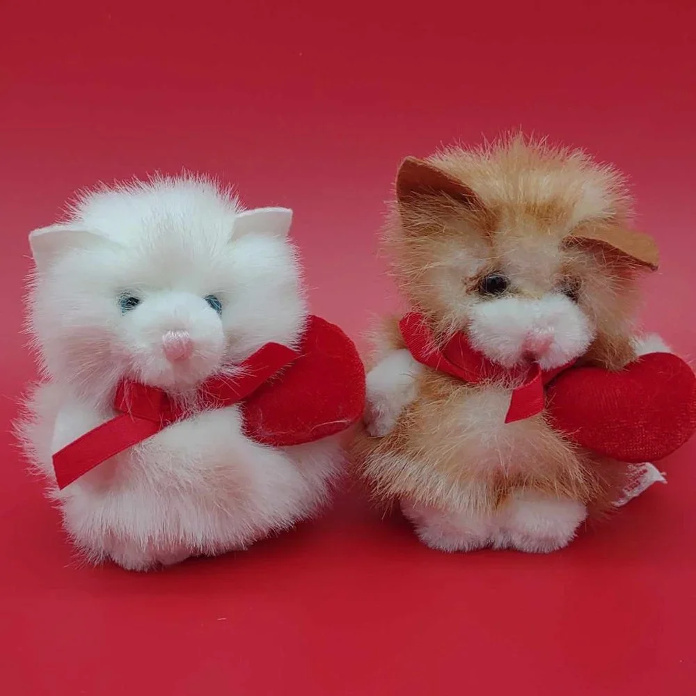 Valentine's, hearts, fingertip hand towels and 2 mini-Valentine‎ stuffed kitties